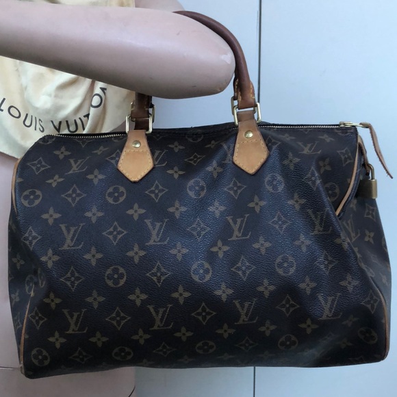 Louis Vuitton Handbags - 🔴Authentic LOUIS VUITTON Speedy 35 Bag ❤️
